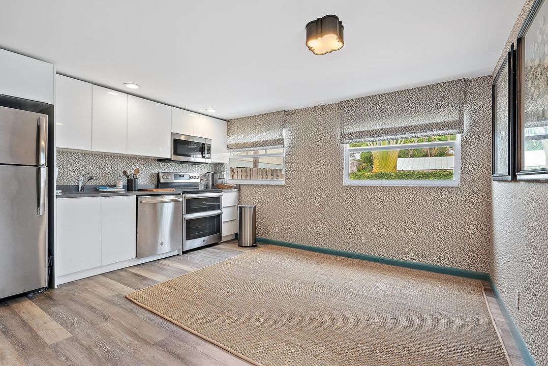 For Sale: $2,995,000 (5 beds, 4 baths, 3067 Square Feet)