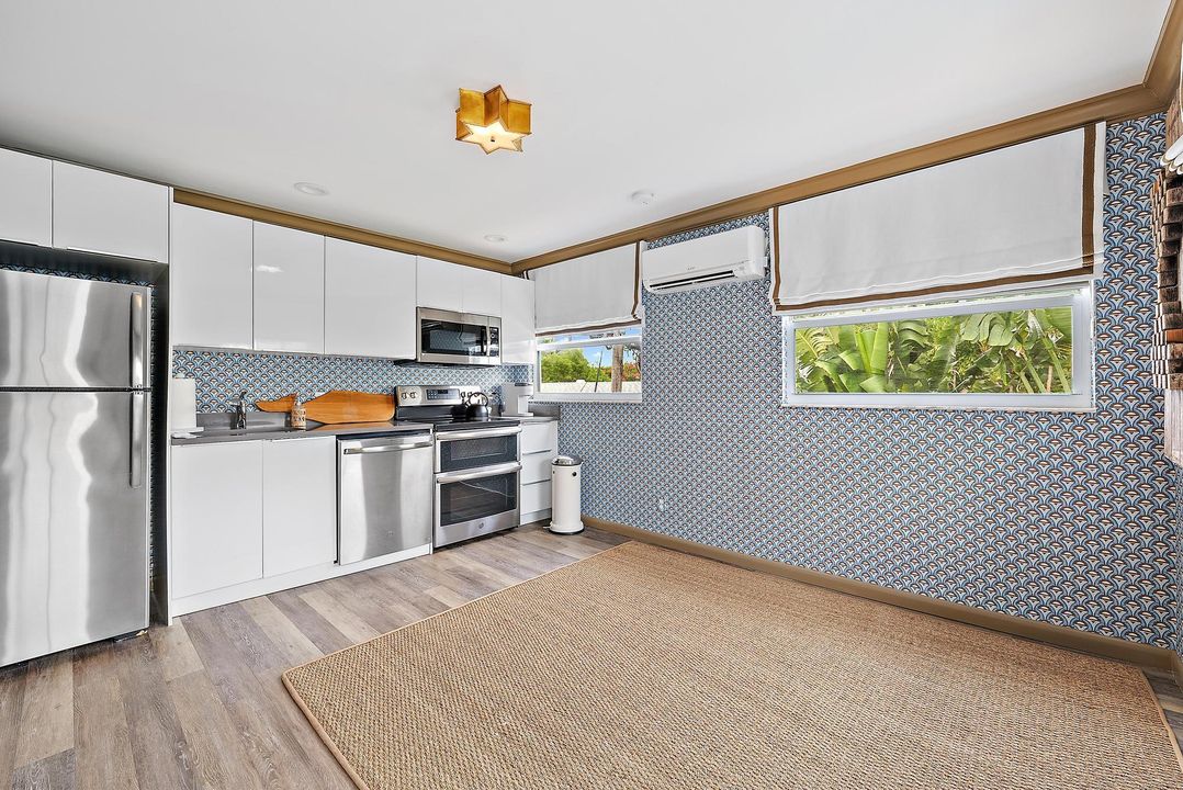 For Sale: $2,995,000 (5 beds, 4 baths, 3067 Square Feet)