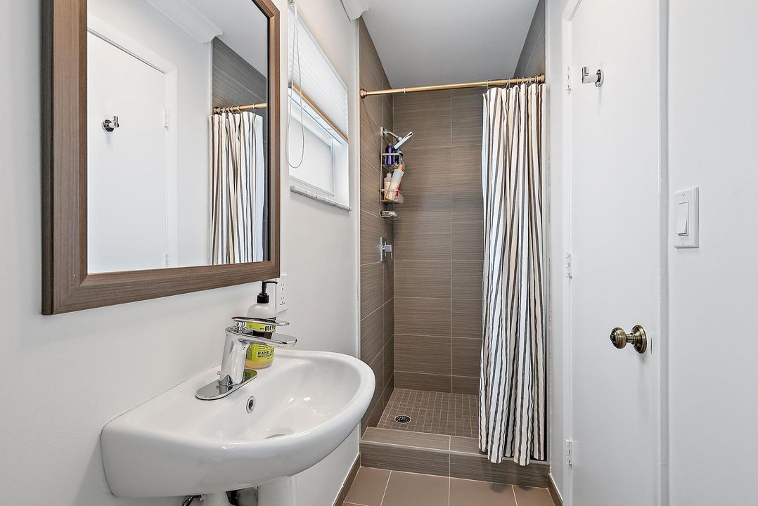 For Sale: $2,995,000 (5 beds, 4 baths, 3067 Square Feet)