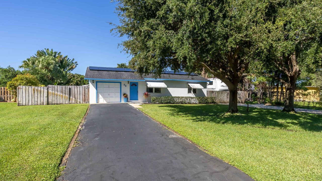 Active With Contract: $445,000 (3 beds, 1 baths, 1200 Square Feet)