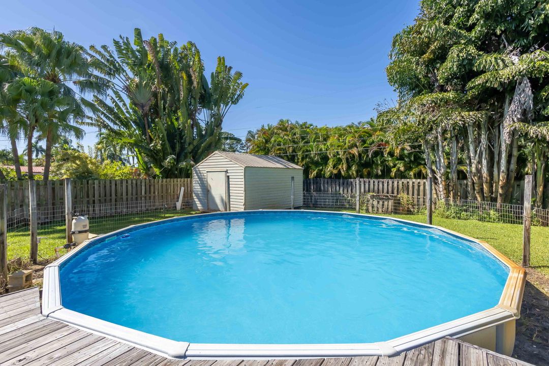 Active With Contract: $445,000 (3 beds, 1 baths, 1200 Square Feet)