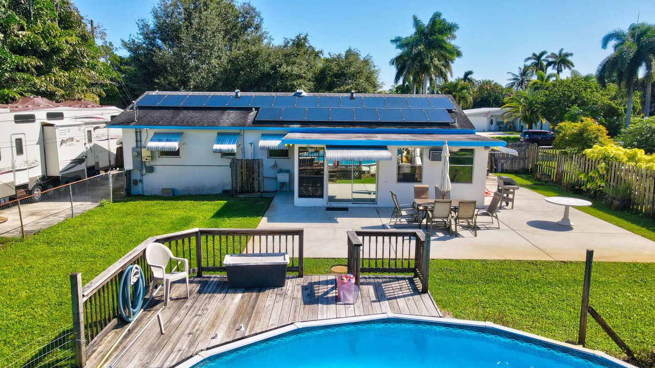 Active With Contract: $445,000 (3 beds, 1 baths, 1200 Square Feet)