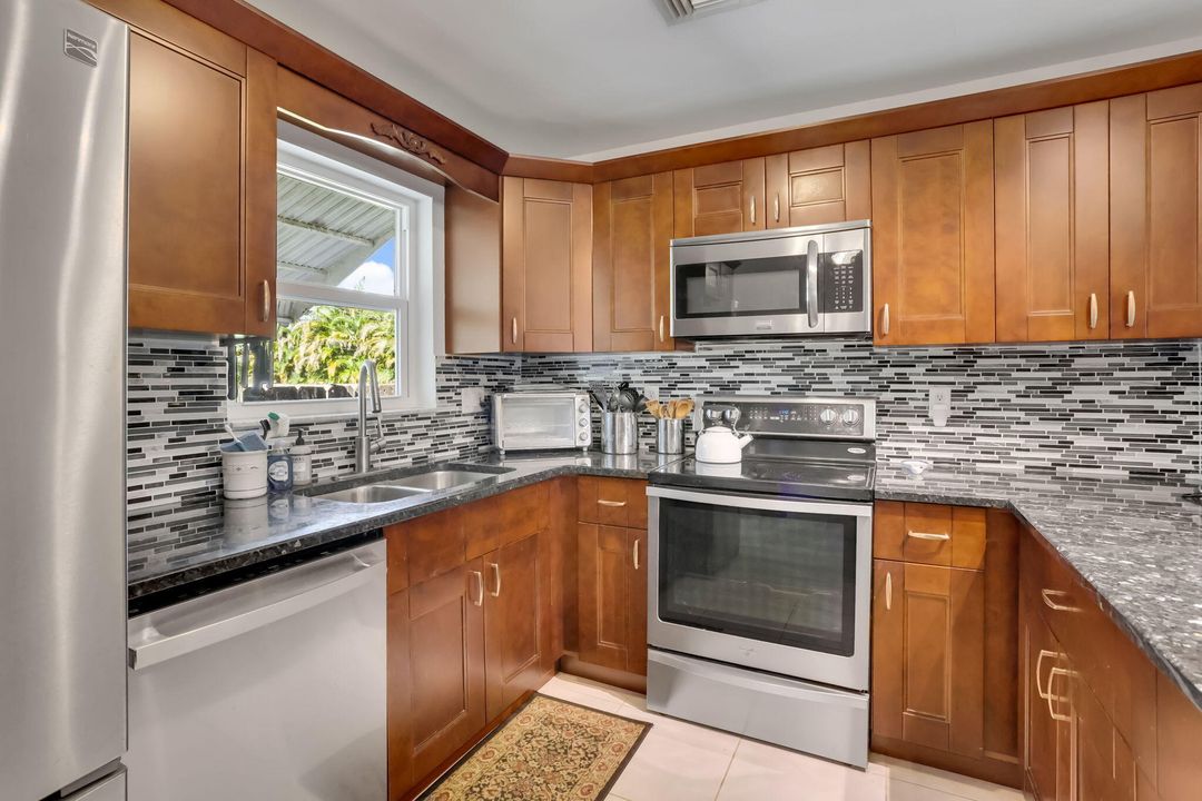 Active With Contract: $445,000 (3 beds, 1 baths, 1200 Square Feet)