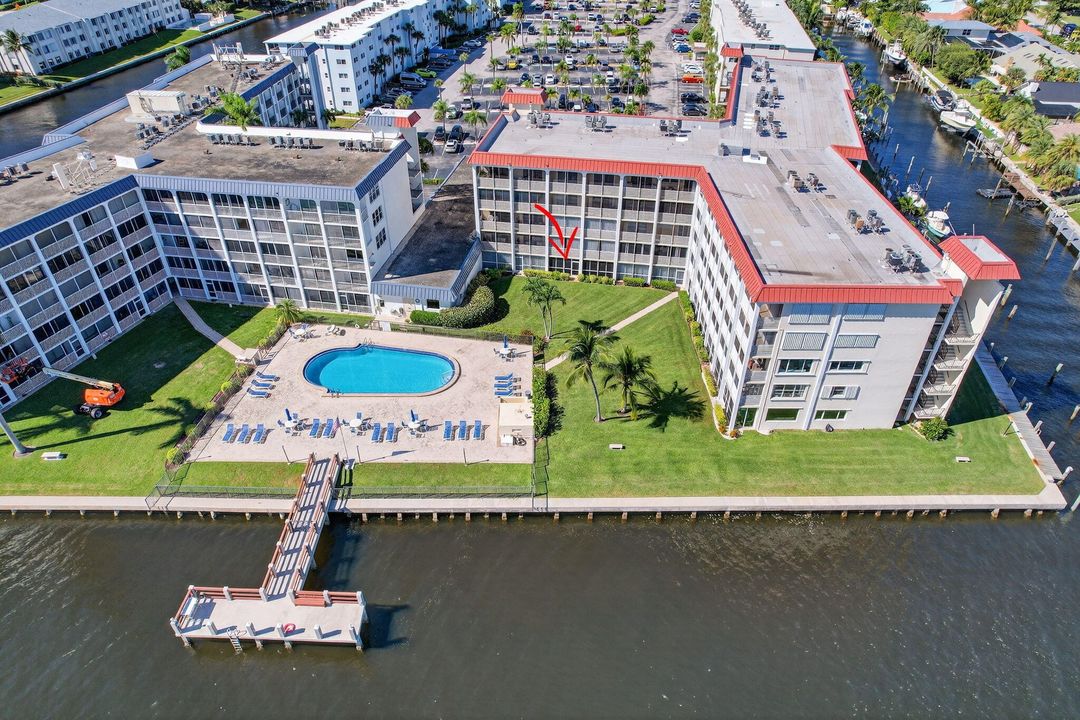 For Sale: $335,000 (2 beds, 2 baths, 1079 Square Feet)