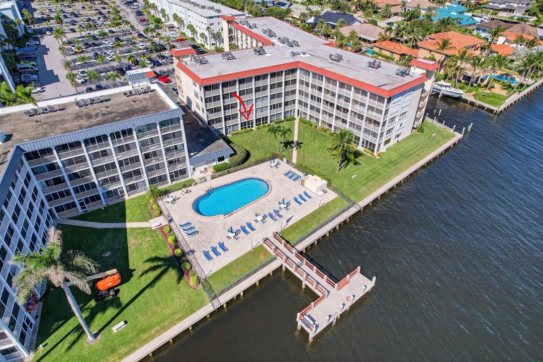 For Sale: $335,000 (2 beds, 2 baths, 1079 Square Feet)