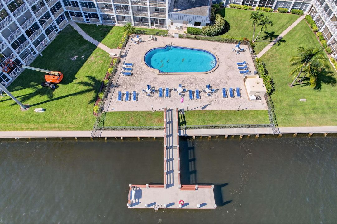 For Sale: $335,000 (2 beds, 2 baths, 1079 Square Feet)