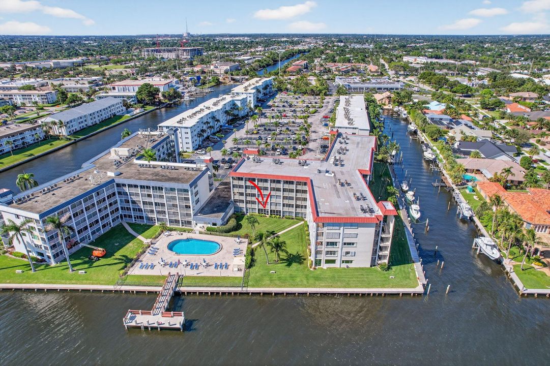 For Sale: $335,000 (2 beds, 2 baths, 1079 Square Feet)