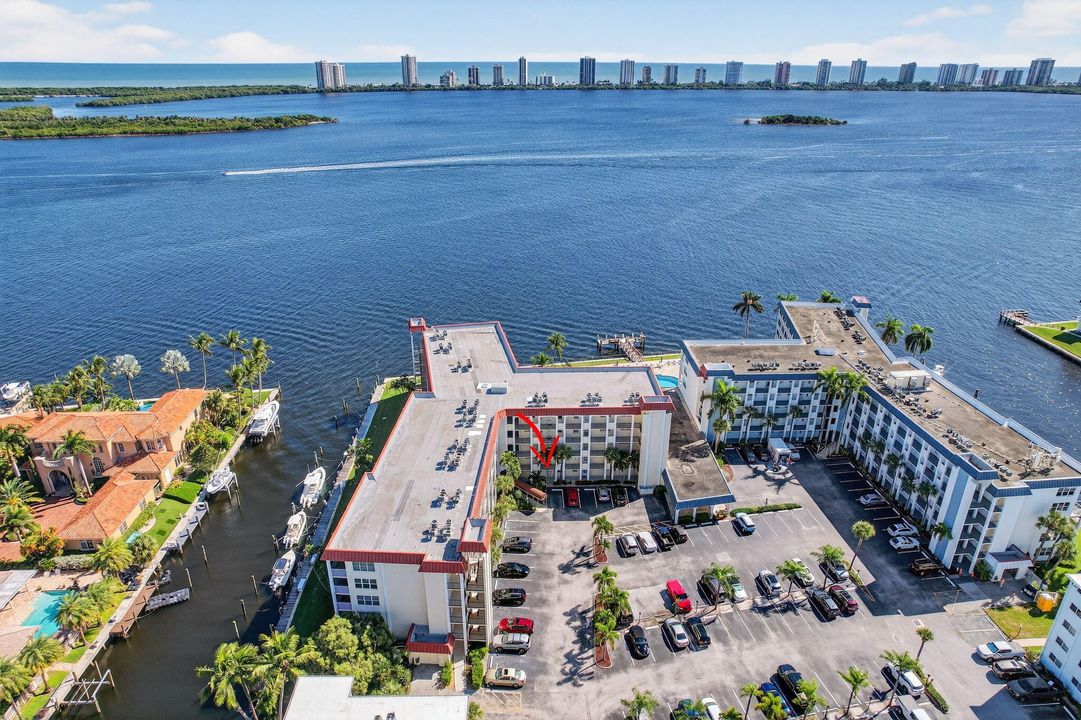 For Sale: $335,000 (2 beds, 2 baths, 1079 Square Feet)