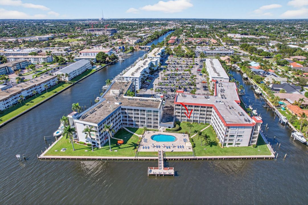 For Sale: $335,000 (2 beds, 2 baths, 1079 Square Feet)