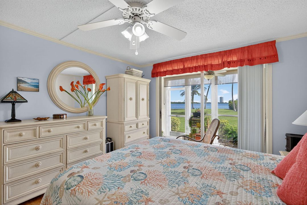 For Sale: $335,000 (2 beds, 2 baths, 1079 Square Feet)