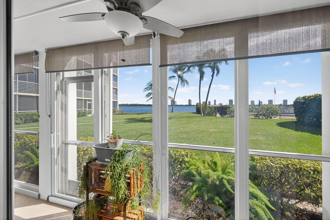 For Sale: $335,000 (2 beds, 2 baths, 1079 Square Feet)