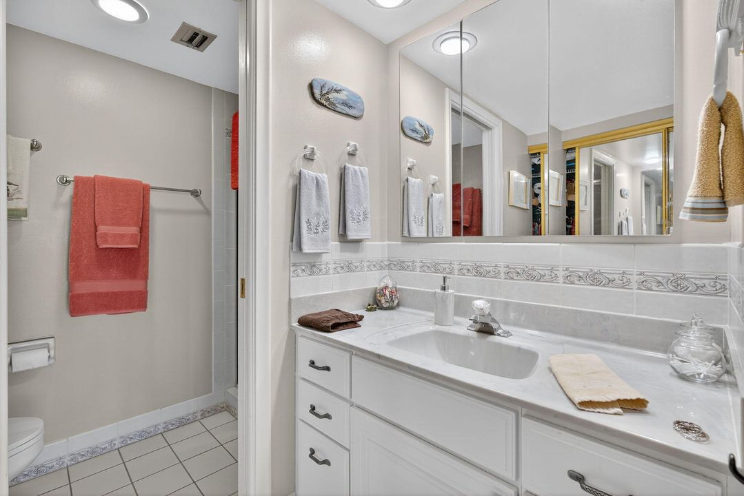 For Sale: $335,000 (2 beds, 2 baths, 1079 Square Feet)