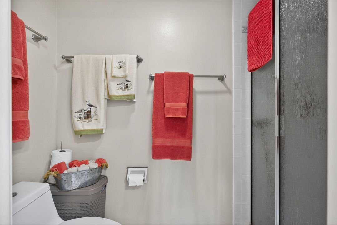 For Sale: $335,000 (2 beds, 2 baths, 1079 Square Feet)