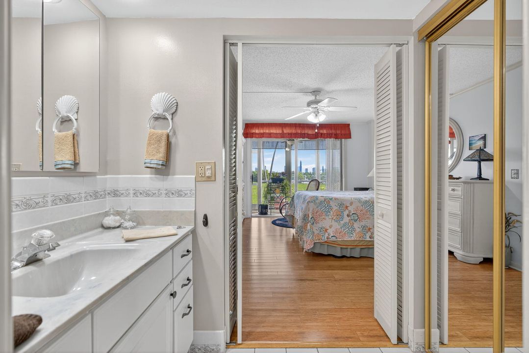 For Sale: $335,000 (2 beds, 2 baths, 1079 Square Feet)