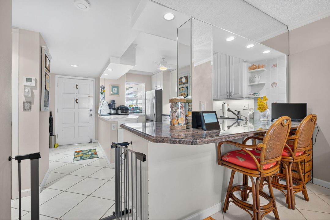 For Sale: $335,000 (2 beds, 2 baths, 1079 Square Feet)