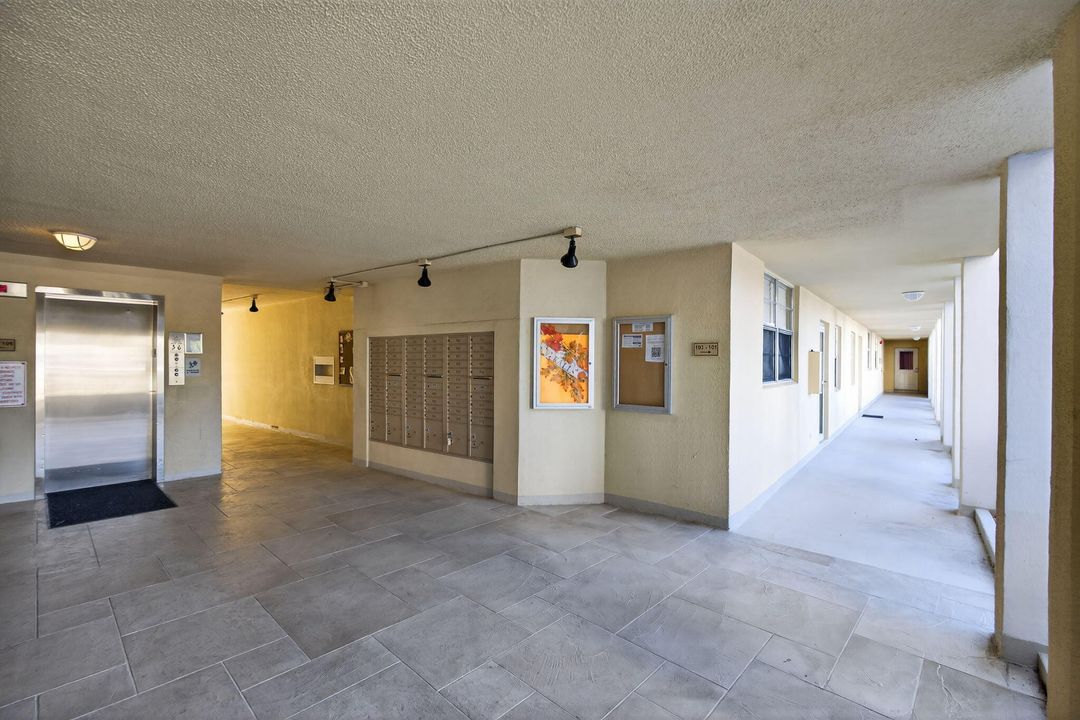 For Sale: $335,000 (2 beds, 2 baths, 1079 Square Feet)