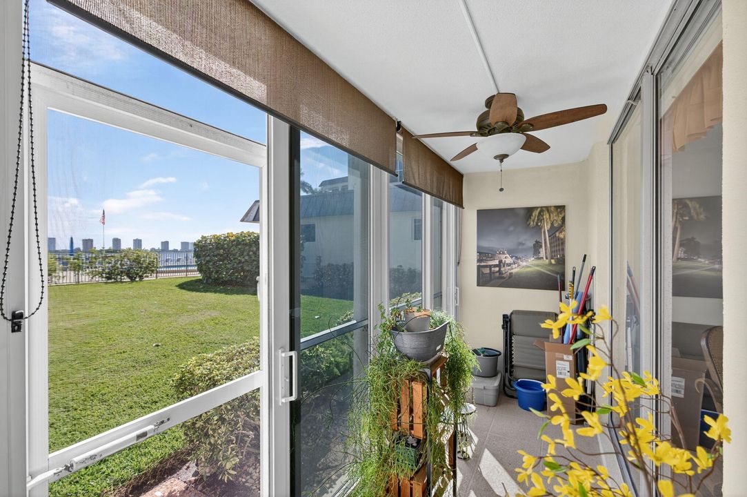 For Sale: $335,000 (2 beds, 2 baths, 1079 Square Feet)