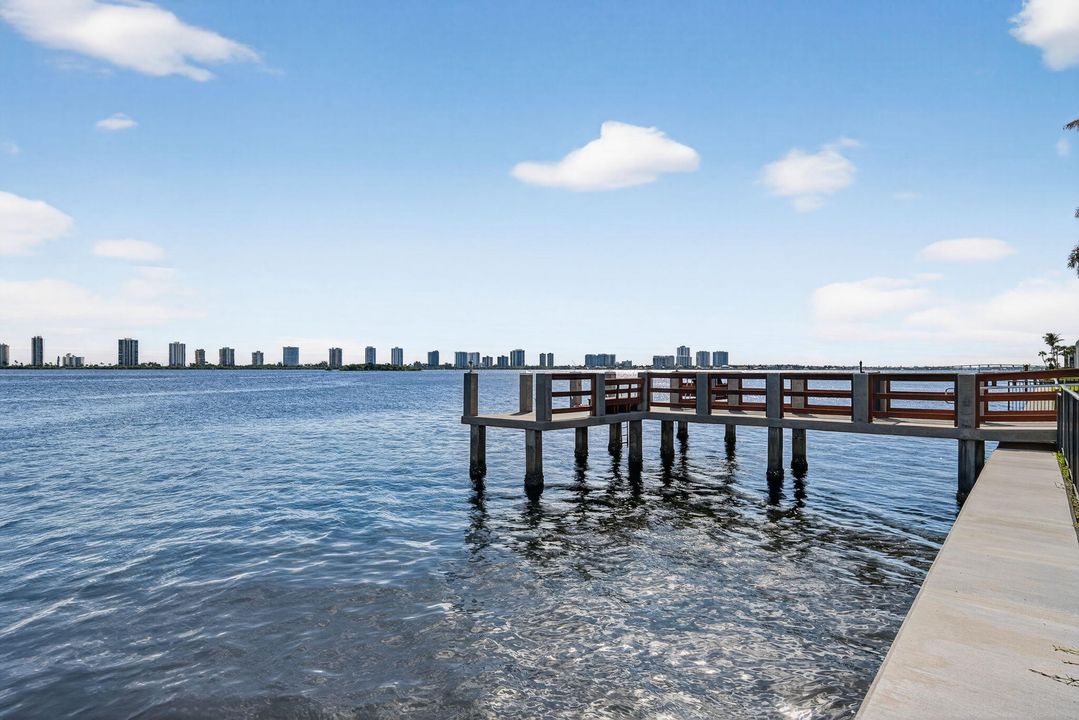 For Sale: $335,000 (2 beds, 2 baths, 1079 Square Feet)