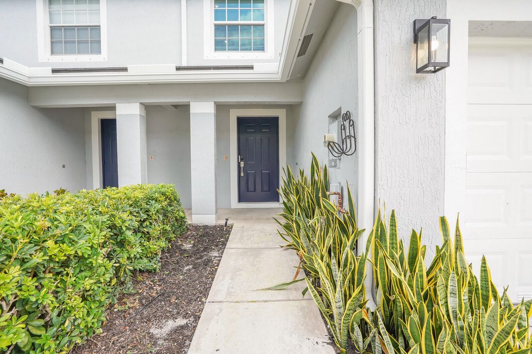 For Rent: $3,300 (3 beds, 2 baths, 1474 Square Feet)