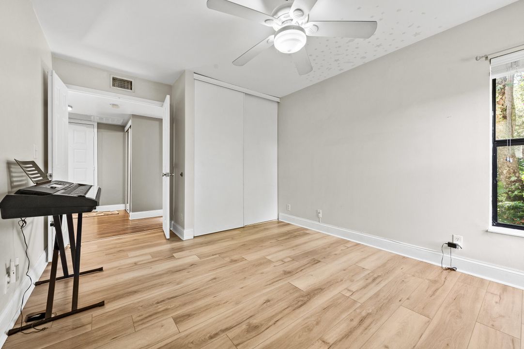 Active With Contract: $255,000 (2 beds, 2 baths, 978 Square Feet)