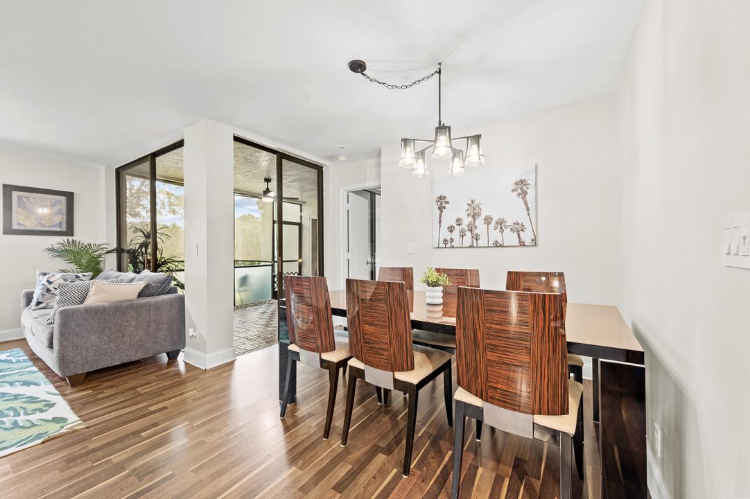 Active With Contract: $255,000 (2 beds, 2 baths, 978 Square Feet)