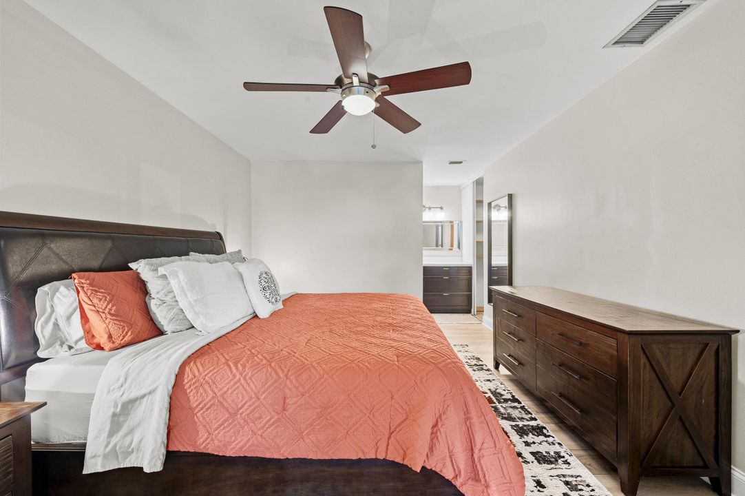 Active With Contract: $255,000 (2 beds, 2 baths, 978 Square Feet)