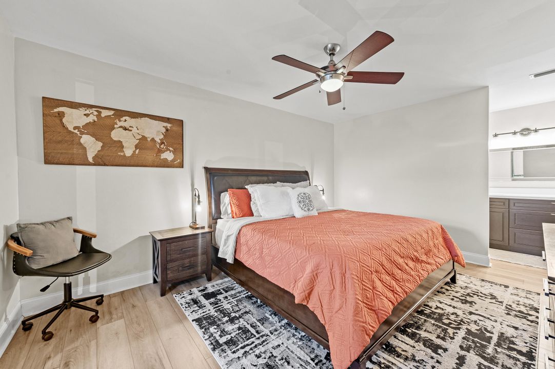 Active With Contract: $255,000 (2 beds, 2 baths, 978 Square Feet)