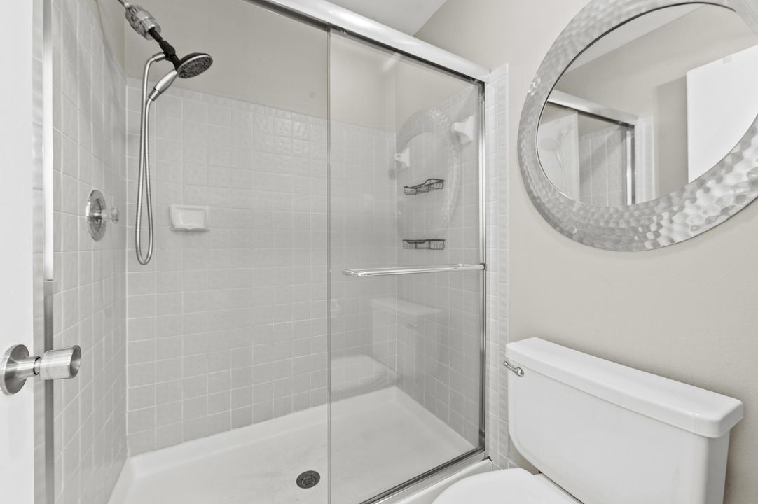 Active With Contract: $255,000 (2 beds, 2 baths, 978 Square Feet)