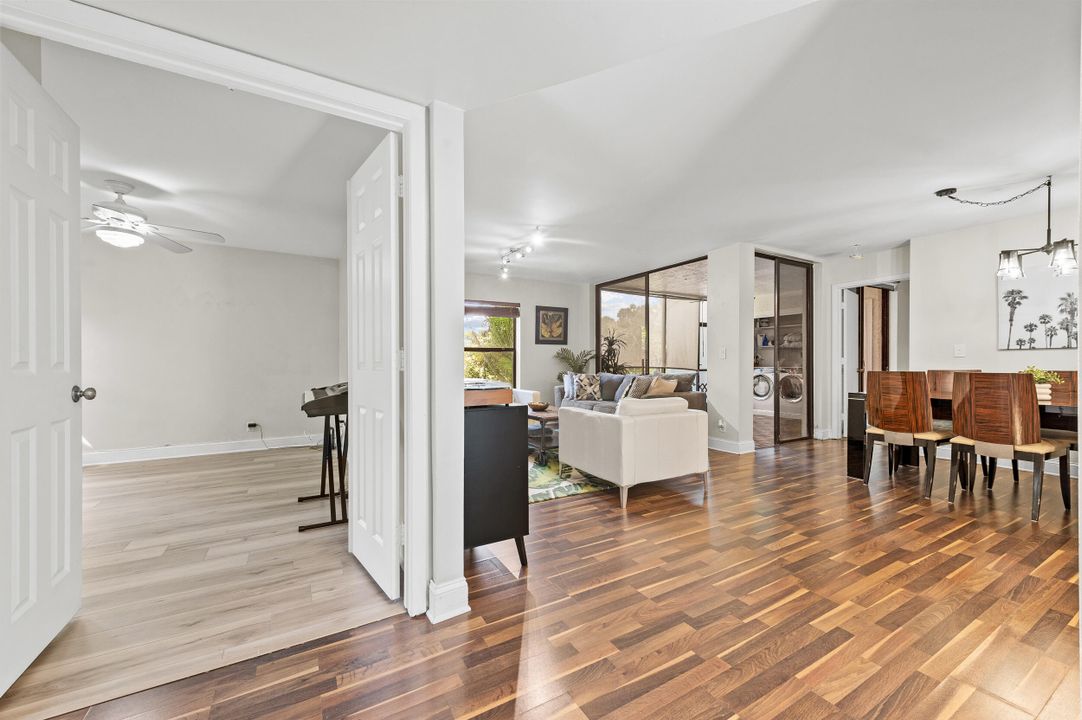 Active With Contract: $255,000 (2 beds, 2 baths, 978 Square Feet)