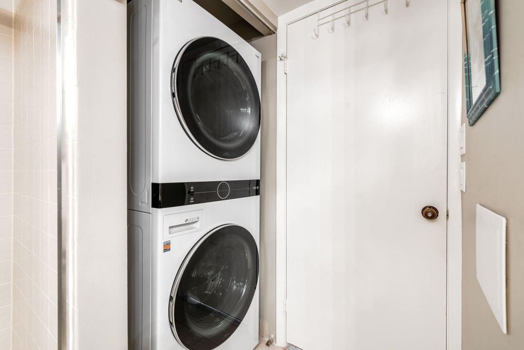 For Sale: $249,000 (2 beds, 2 baths, 1415 Square Feet)