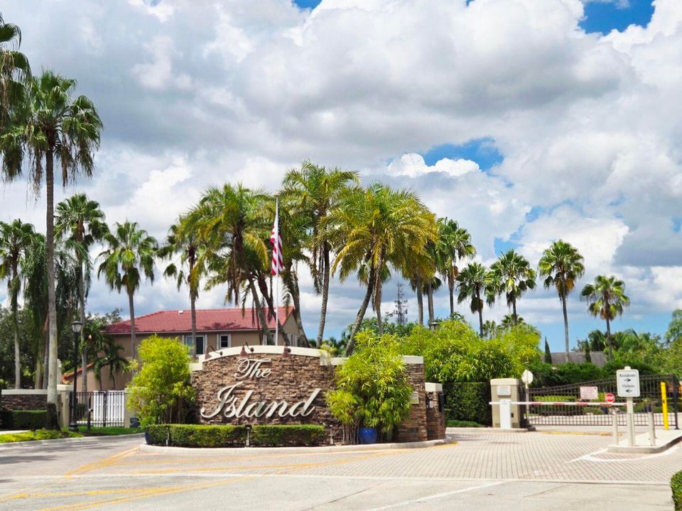 For Sale: $565,000 (3 beds, 2 baths, 1637 Square Feet)