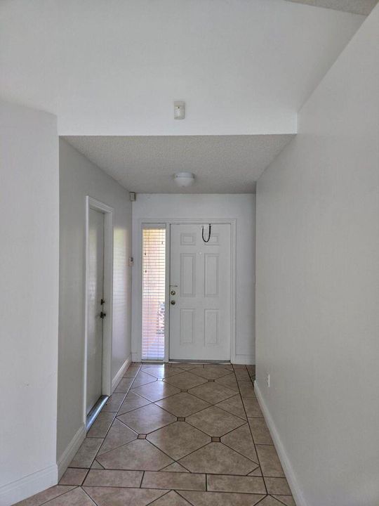 For Sale: $565,000 (3 beds, 2 baths, 1637 Square Feet)