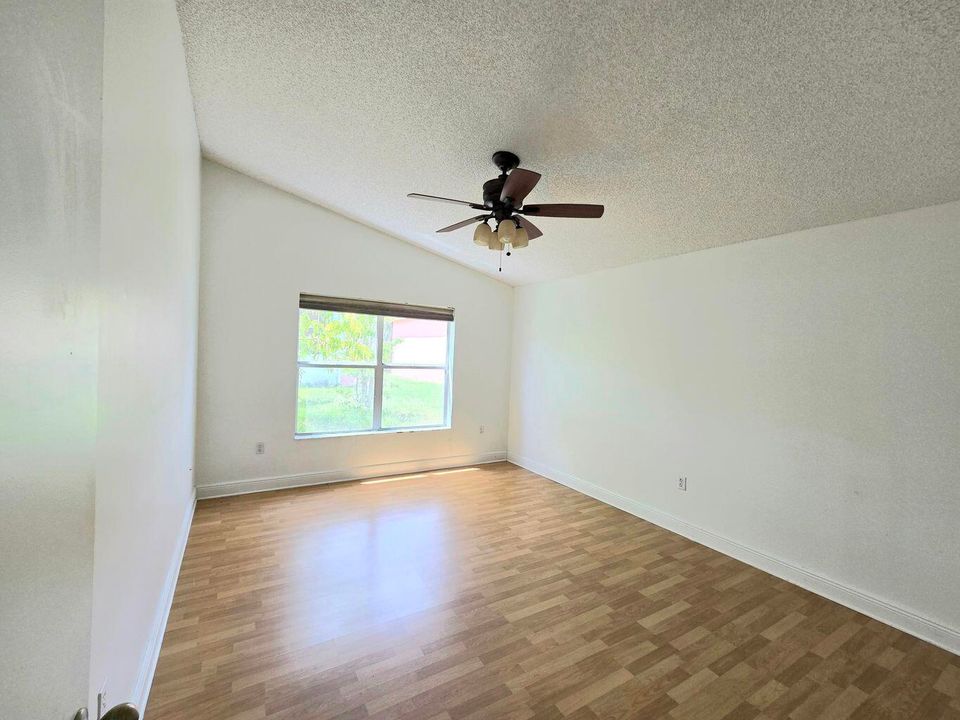 For Sale: $565,000 (3 beds, 2 baths, 1637 Square Feet)