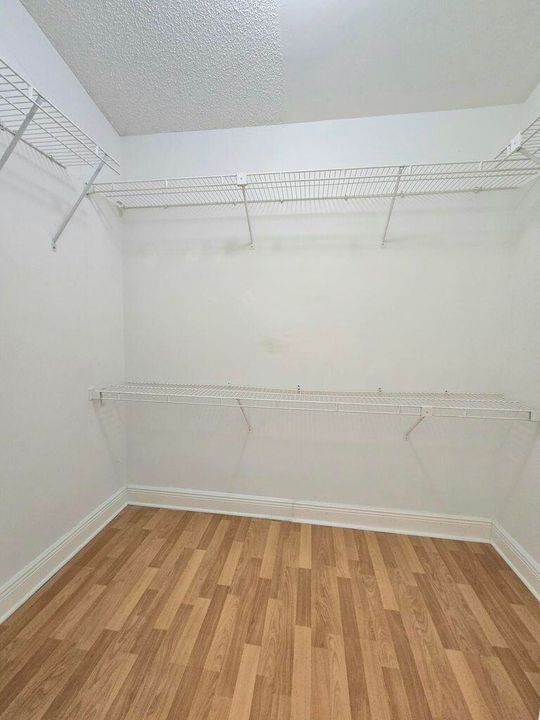 For Sale: $565,000 (3 beds, 2 baths, 1637 Square Feet)