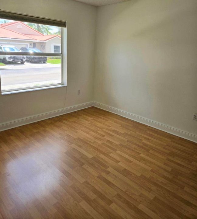 For Sale: $565,000 (3 beds, 2 baths, 1637 Square Feet)