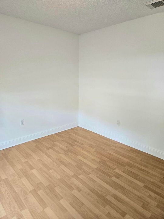 For Sale: $565,000 (3 beds, 2 baths, 1637 Square Feet)