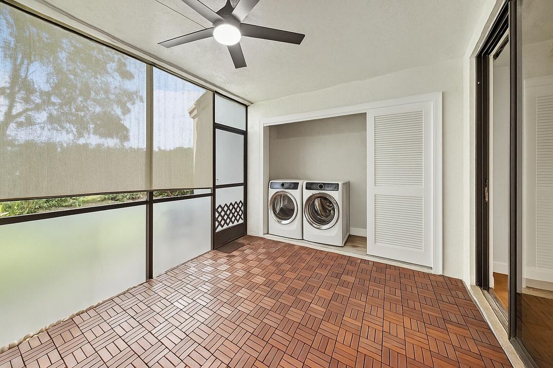 Active With Contract: $255,000 (2 beds, 2 baths, 978 Square Feet)