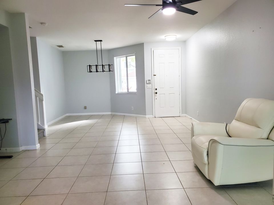 En Venta: $355,000 (3 camas, 2 baños, 1651 Pies cuadrados)