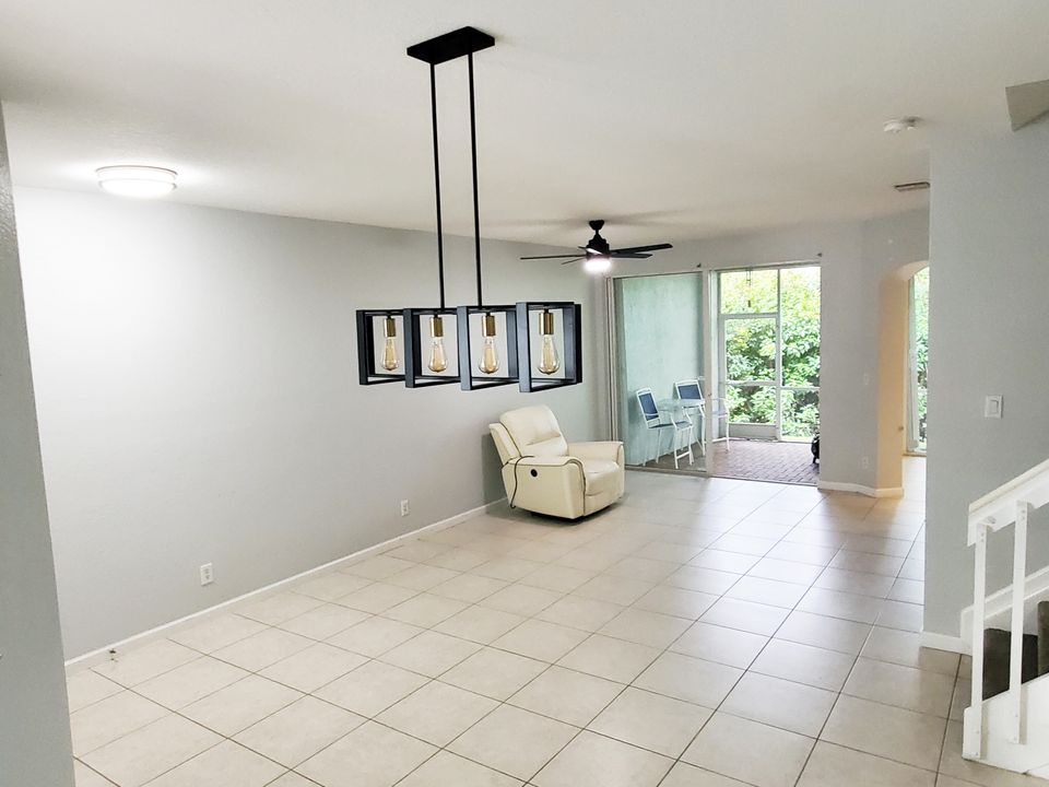 En Venta: $355,000 (3 camas, 2 baños, 1651 Pies cuadrados)