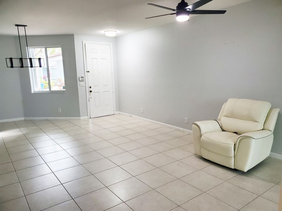 En Venta: $355,000 (3 camas, 2 baños, 1651 Pies cuadrados)