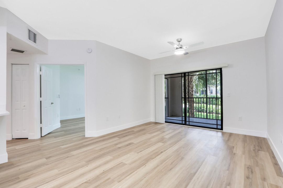 出租: $2,350 (2 贝兹, 1 浴室, 987 平方英尺)