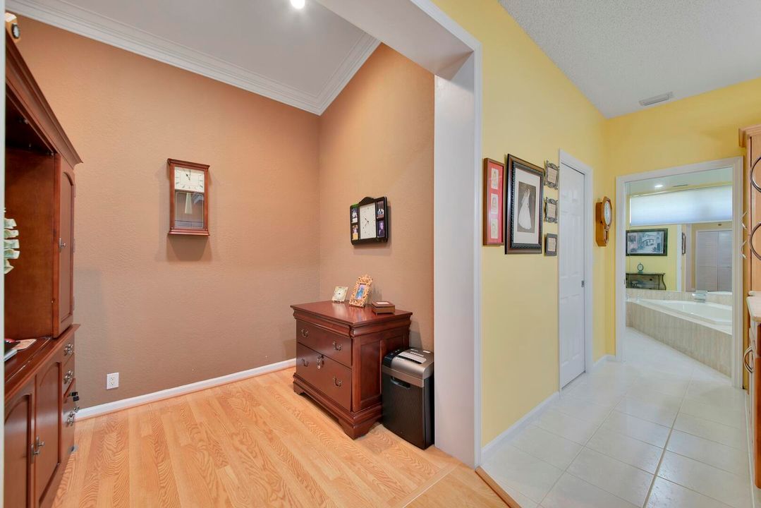 合同活跃: $799,900 (3 贝兹, 2 浴室, 2150 平方英尺)