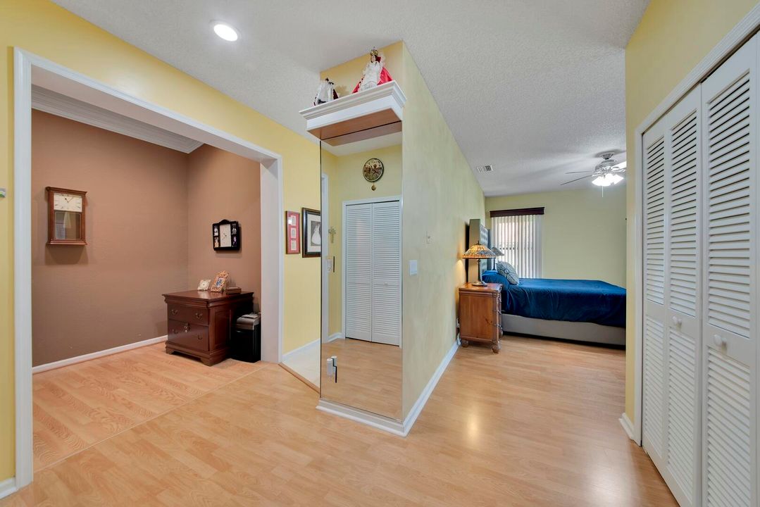 合同活跃: $799,900 (3 贝兹, 2 浴室, 2150 平方英尺)