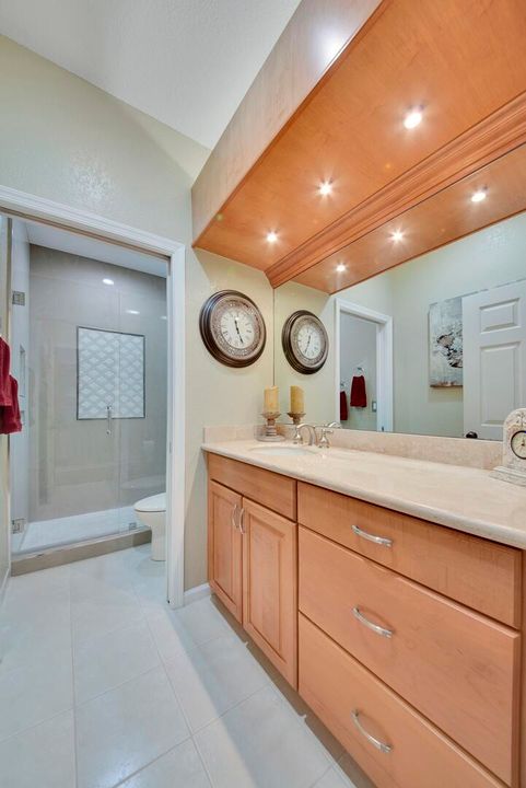 合同活跃: $799,900 (3 贝兹, 2 浴室, 2150 平方英尺)