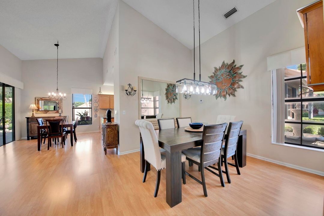 合同活跃: $799,900 (3 贝兹, 2 浴室, 2150 平方英尺)