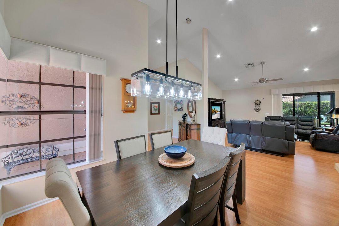 合同活跃: $799,900 (3 贝兹, 2 浴室, 2150 平方英尺)