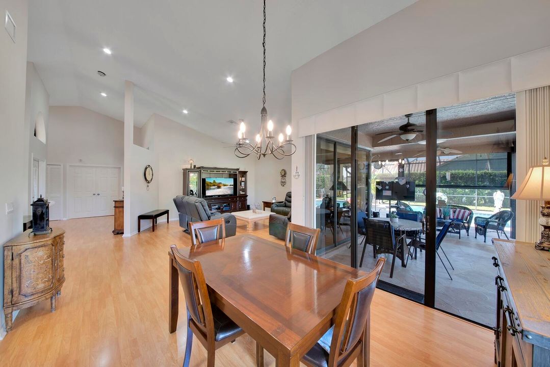 合同活跃: $799,900 (3 贝兹, 2 浴室, 2150 平方英尺)