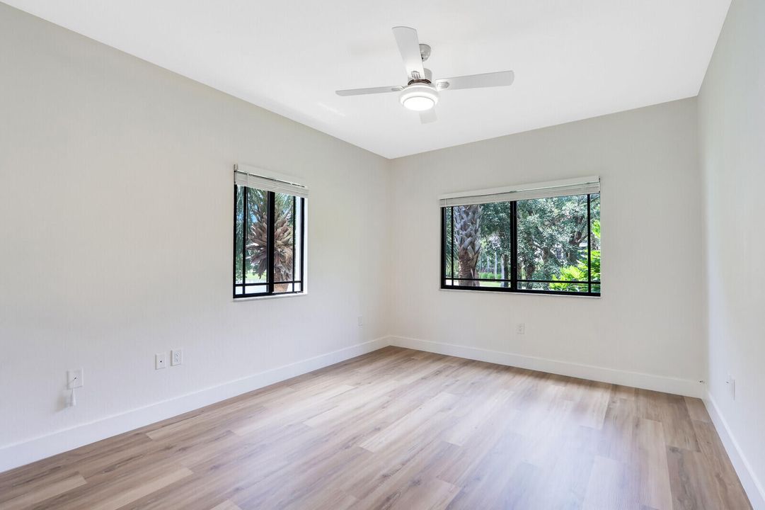 出租: $2,350 (2 贝兹, 1 浴室, 987 平方英尺)