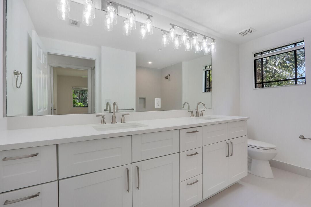 出租: $2,350 (2 贝兹, 1 浴室, 987 平方英尺)