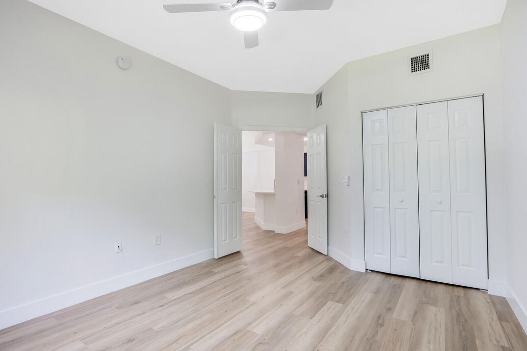 出租: $2,350 (2 贝兹, 1 浴室, 987 平方英尺)